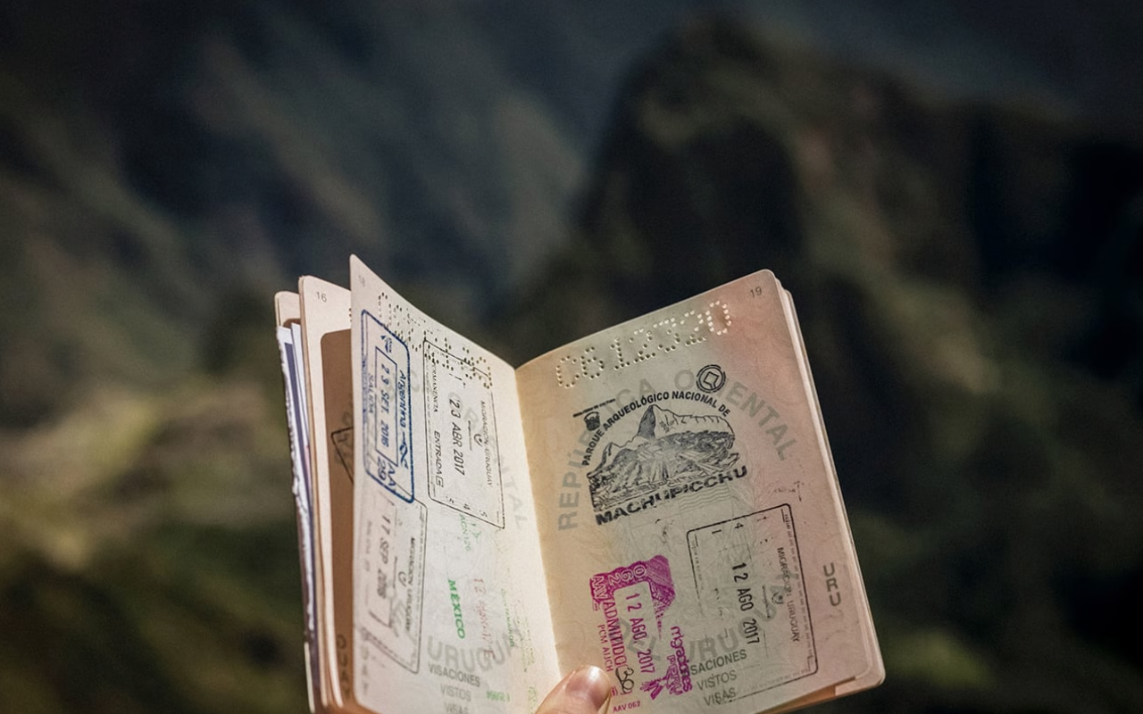 ¿Puedo perder mi vuelo por un pasaporte vencido o dañado?