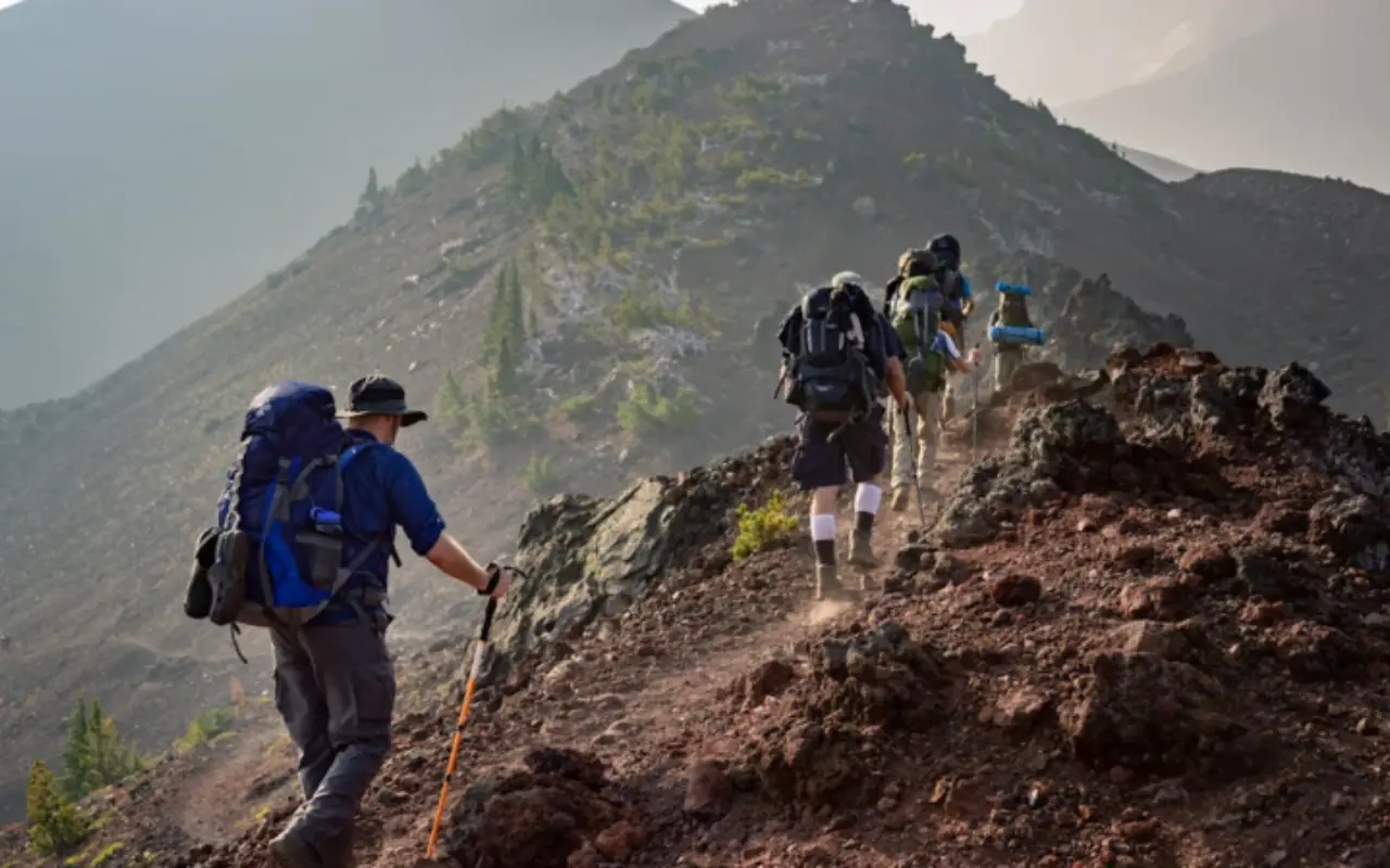Sendero Kullar Caves: Naturaleza y Aventura en Polur