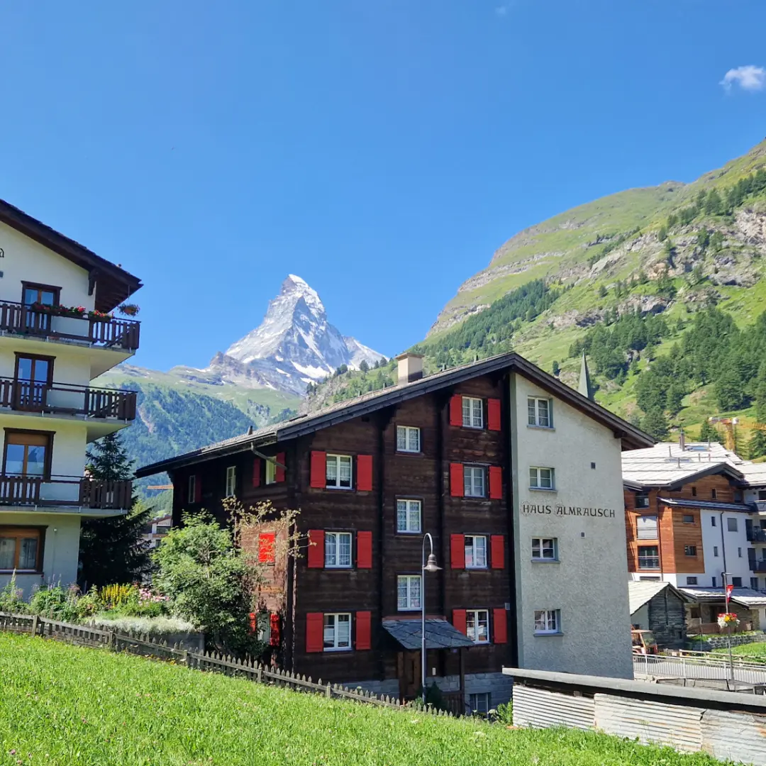 A comfortable and exclusive journey through Switzerland’s most iconic landscapes