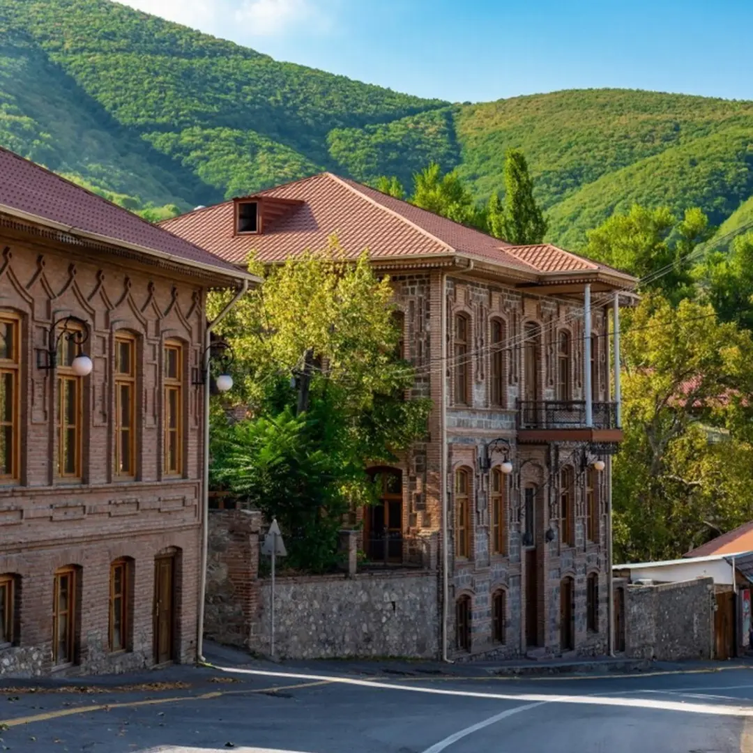 Tour cultural completo por el Cáucaso en español