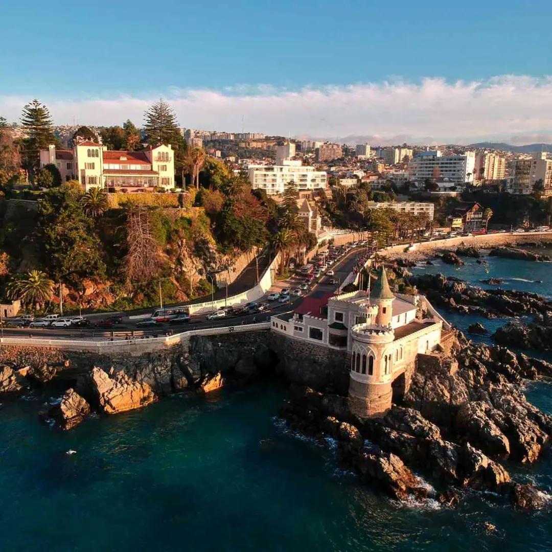 Donde la modernidad abraza la cordillera