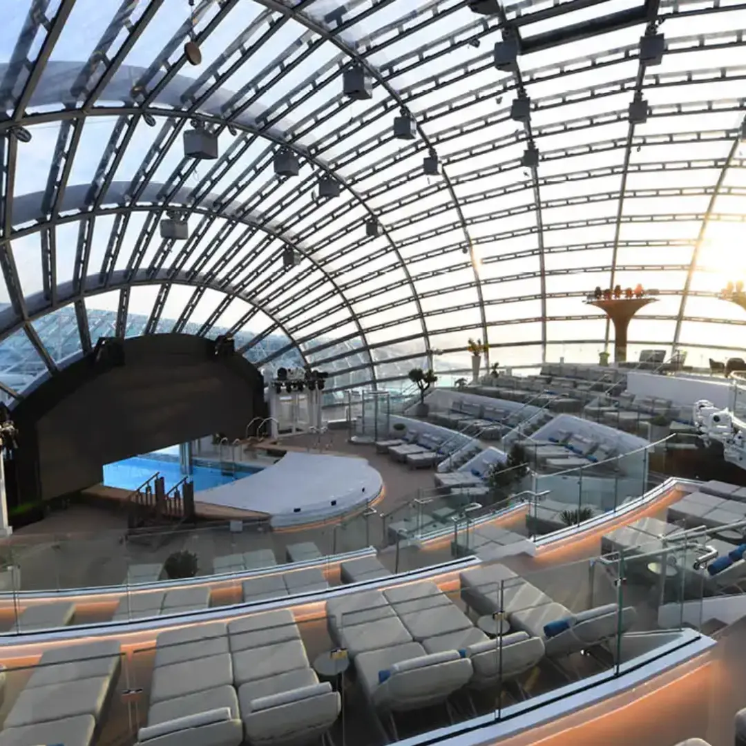 Un viaje de lujo sobre el mar azul