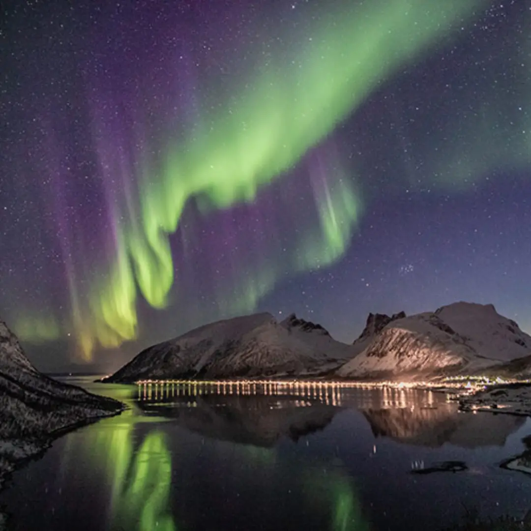 Lagunas termales bajo cielos mágicos
