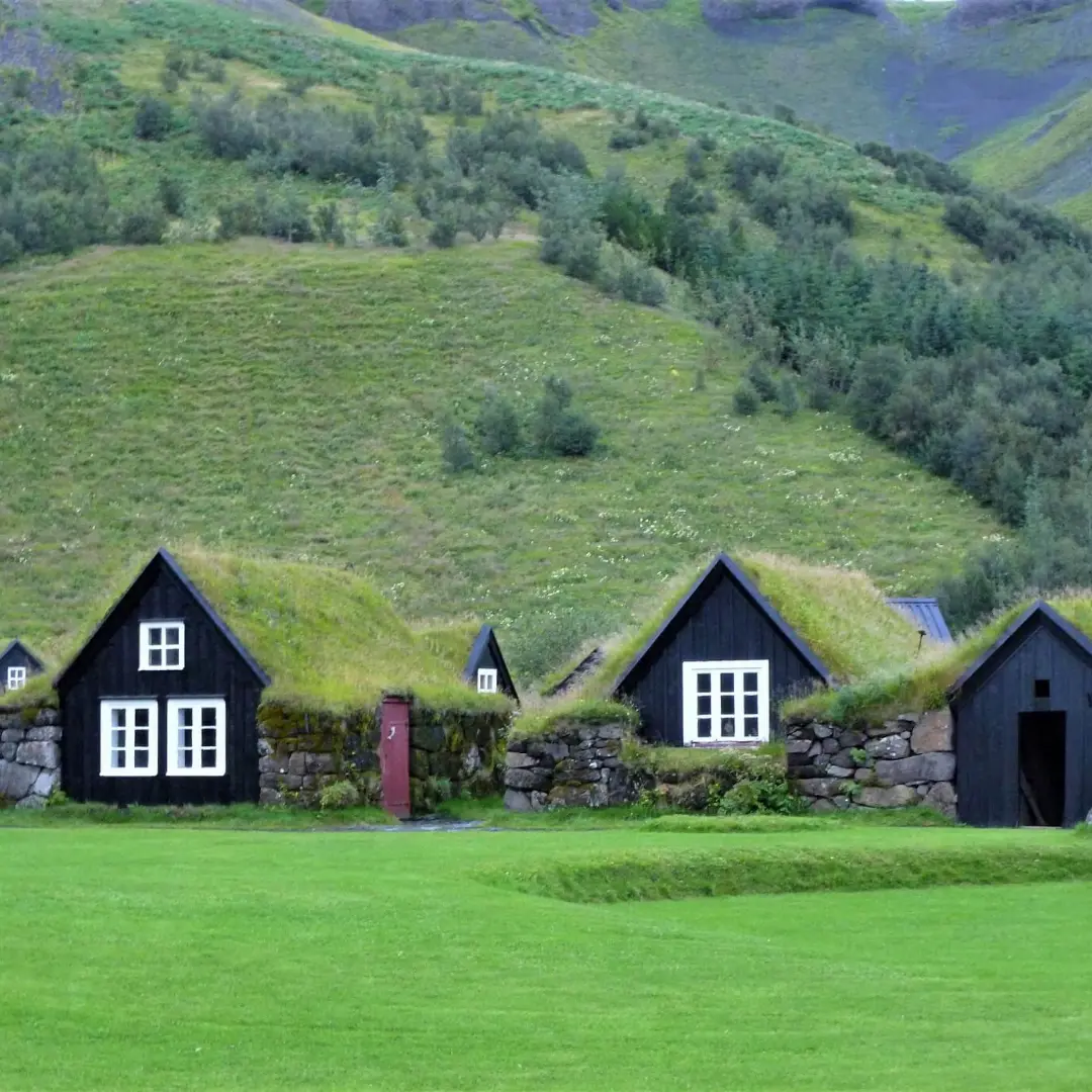 Aventura entre auroras y aguas calientes