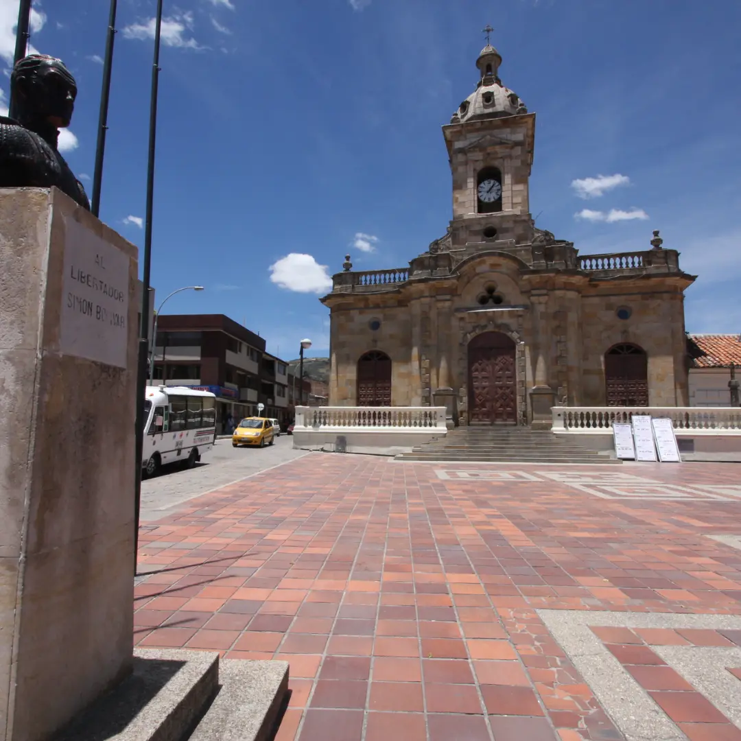 Entre montañas, cultura y encanto colonial