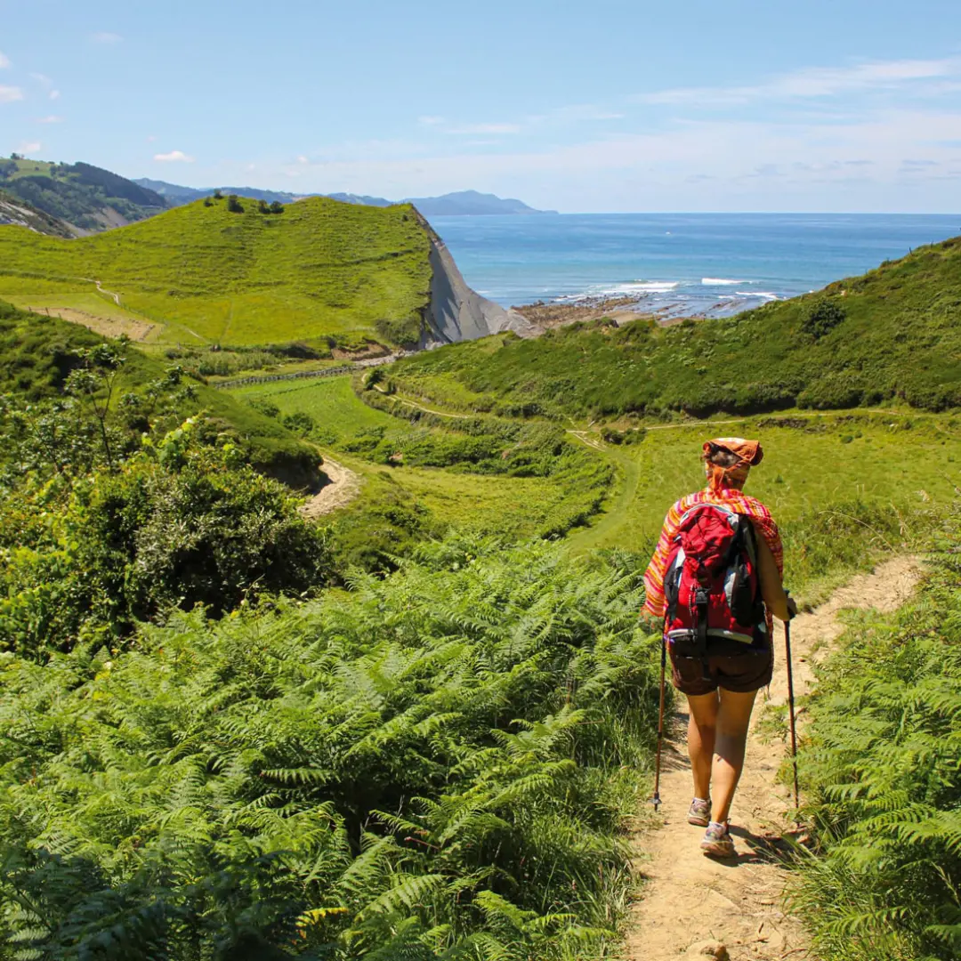 Pasos que conectan historia, fe y naturaleza