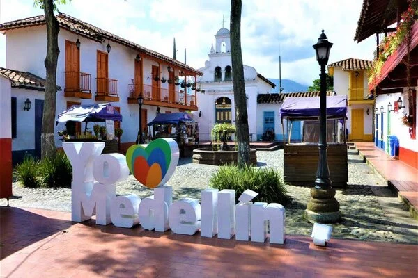 Explore every corner of Medellín with our Tours.