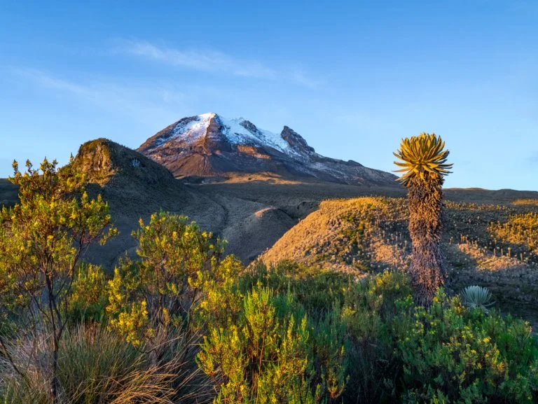 Cumbres majestuosas en el corazón de Colombia.
