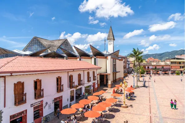 Explore charming towns and Antioquian traditions in one day